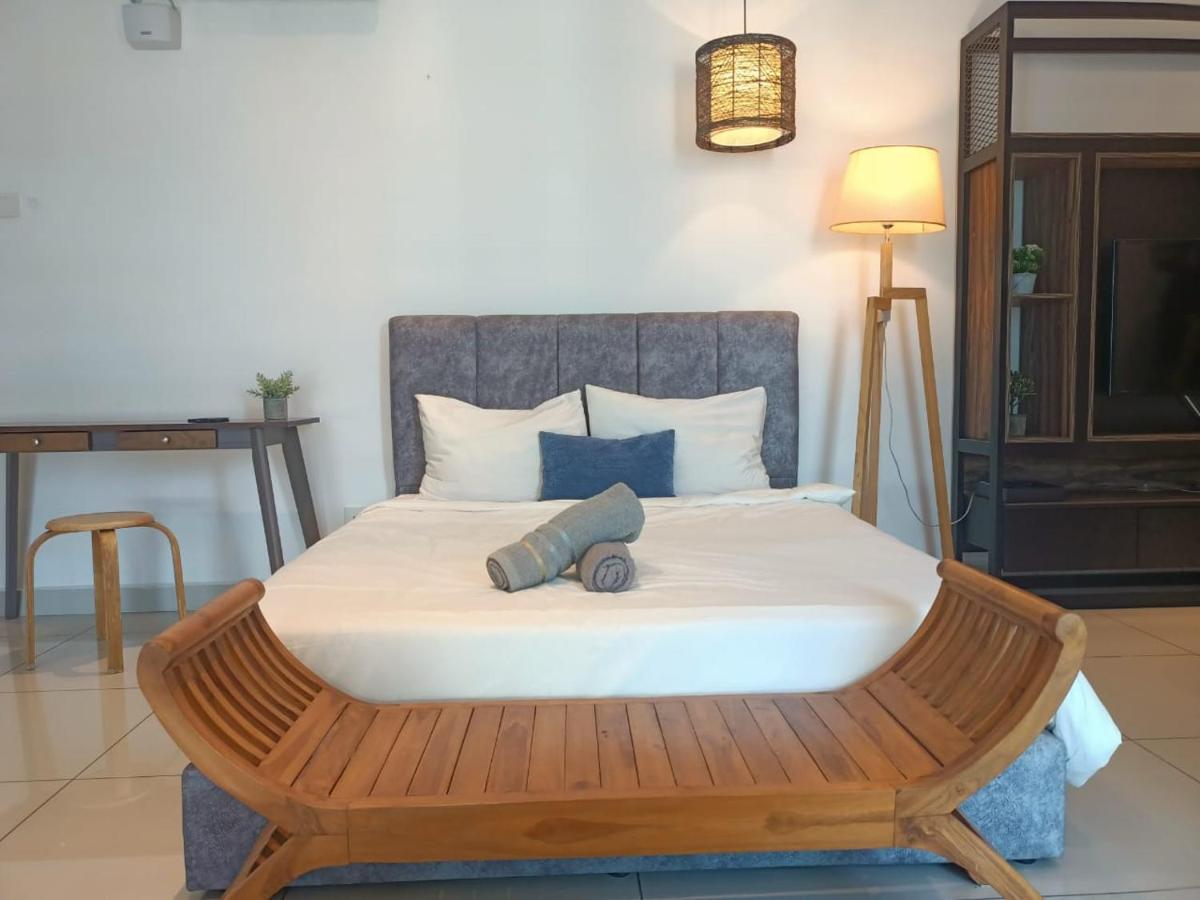 Family Suites At Mansion One By Maj George Town Exteriör bild