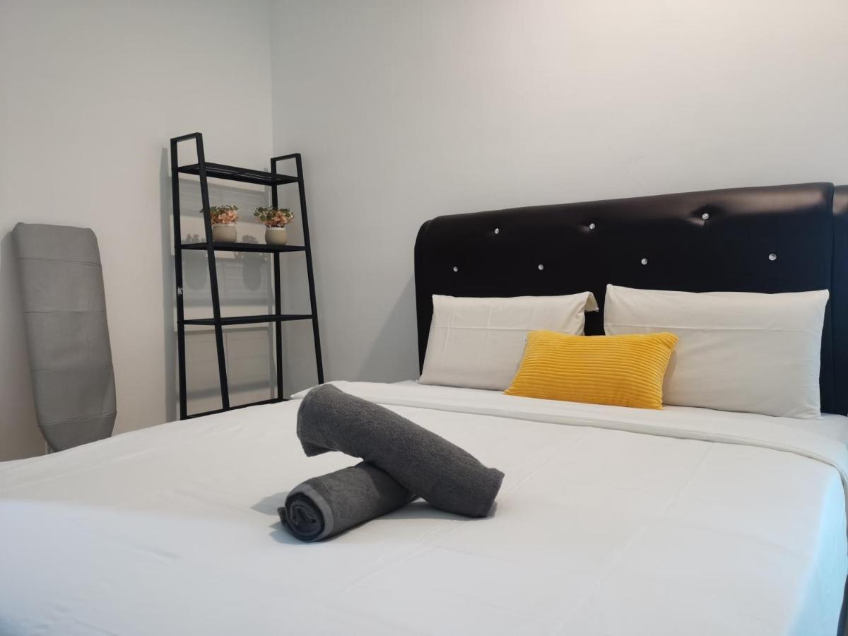 Family Suites At Mansion One By Maj George Town Exteriör bild