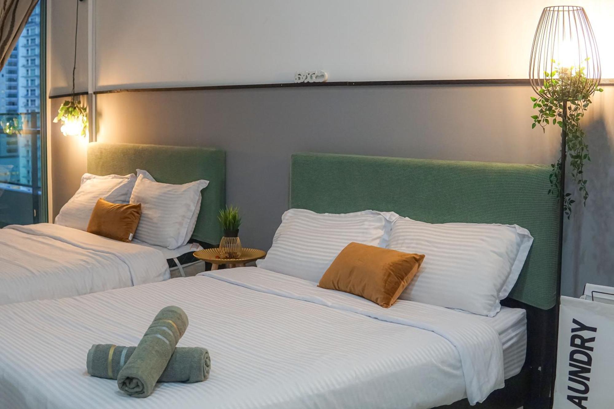Family Suites At Mansion One By Maj George Town Exteriör bild