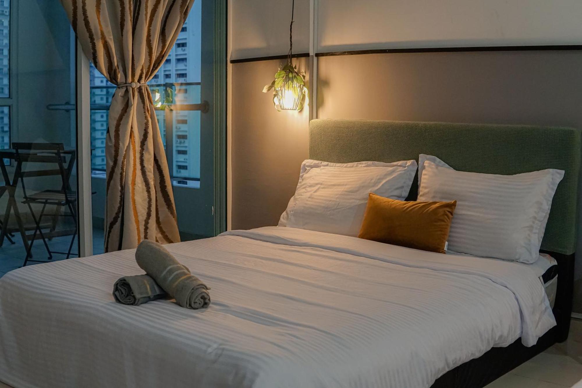 Family Suites At Mansion One By Maj George Town Exteriör bild