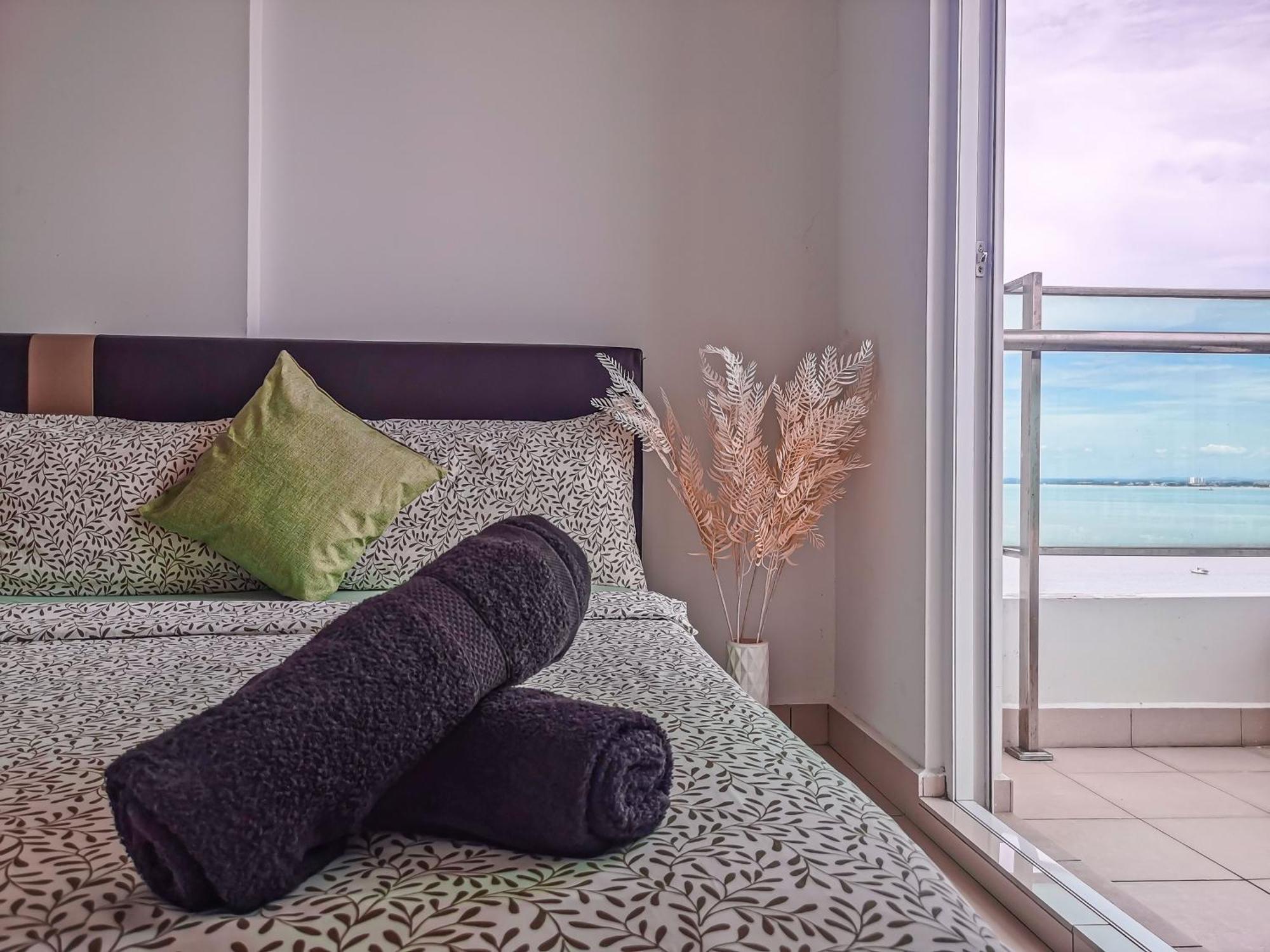 Family Suites At Mansion One By Maj George Town Exteriör bild