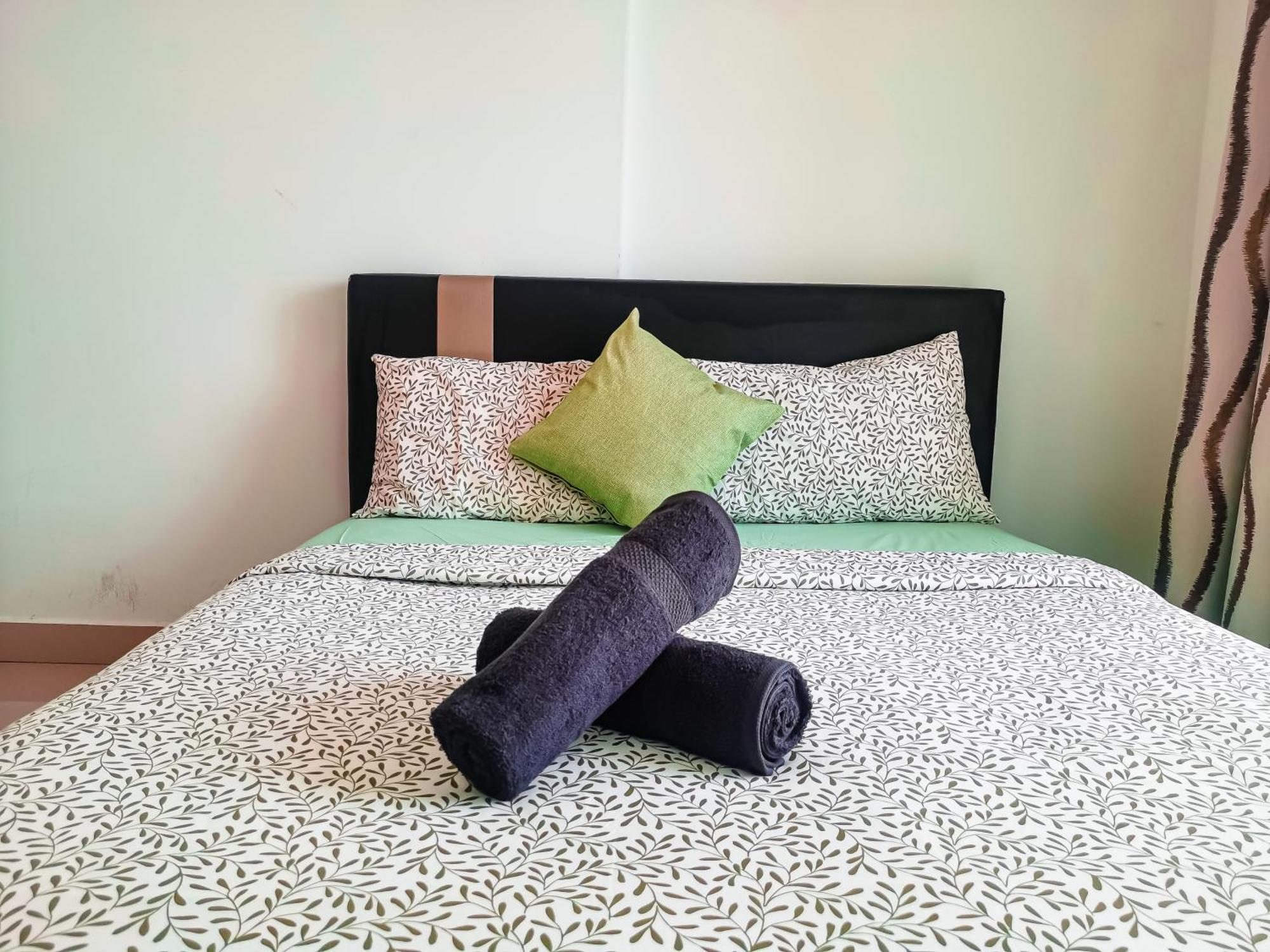 Family Suites At Mansion One By Maj George Town Exteriör bild