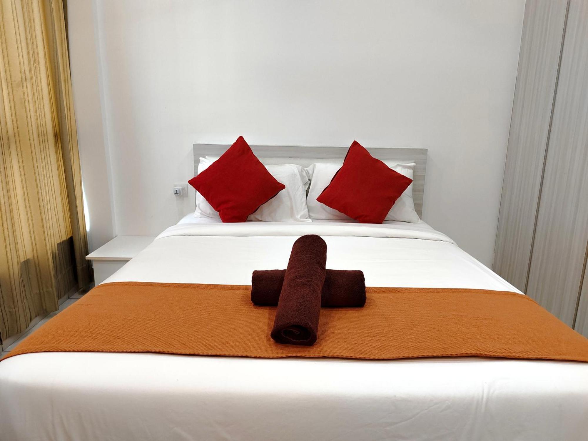 Family Suites At Mansion One By Maj George Town Exteriör bild